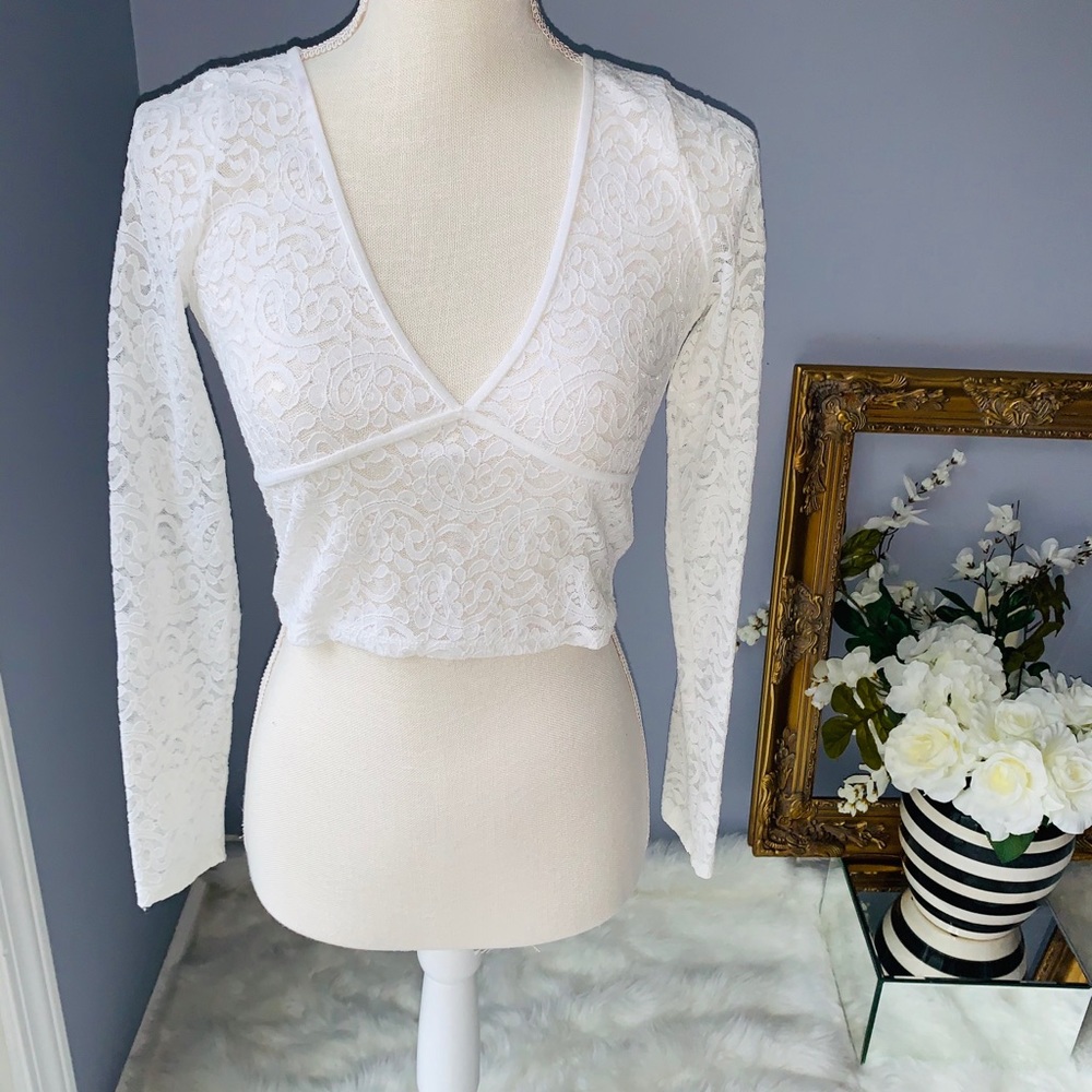 White Lace Top, Size M 💕